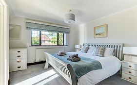 Oldfield House, Walking Distance Of Pub & Sea